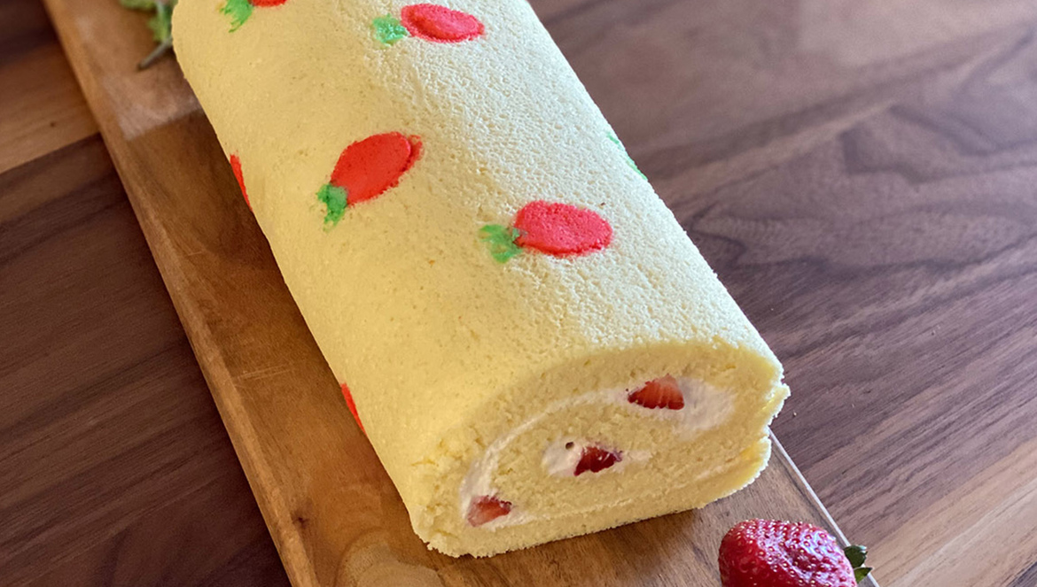 Biscuit Roule Aux Fraises Et A La Creme Fouettee Menthe Citron Vert